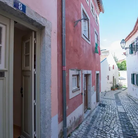 Portugal Here I - Alfama-castelo Lissabon